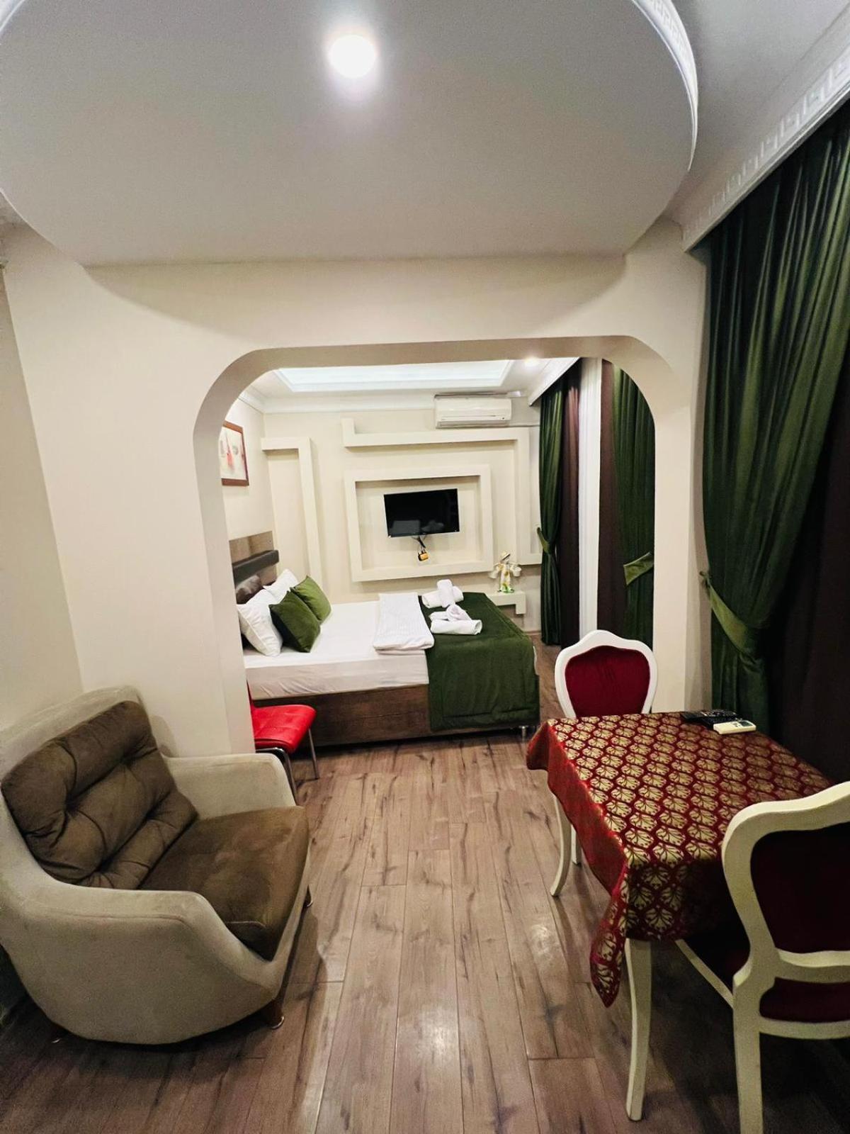 Bona Apart, Istanbul